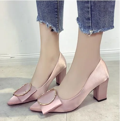 

Spring and summer new small fresh thick with high heels wild temperament pointed square buckle comfortable high heels.