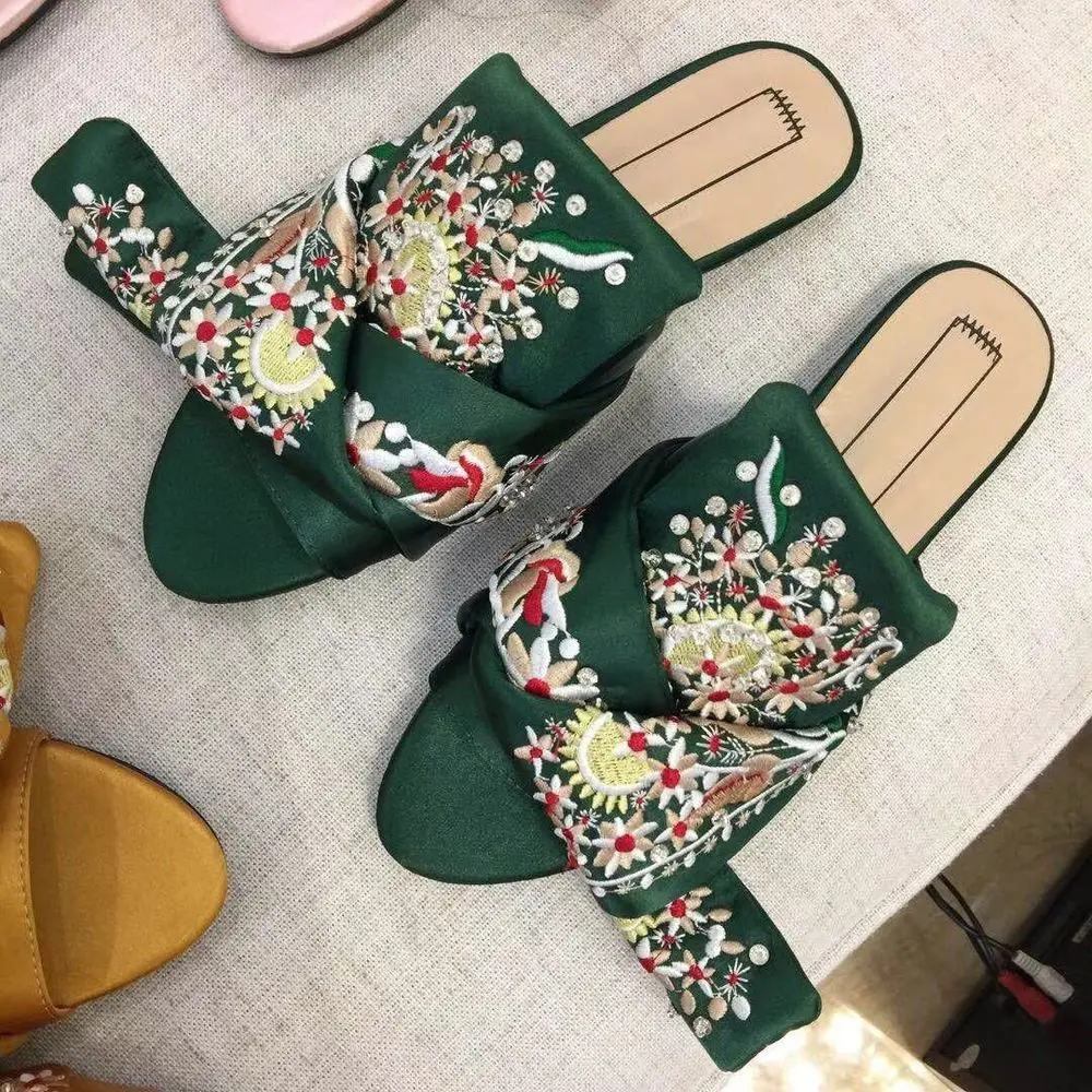 

Women Flat New Style Silk Embroidered Beaded Embroidery Beads Water Drill Flat Bottomed Bow Tie National Tide