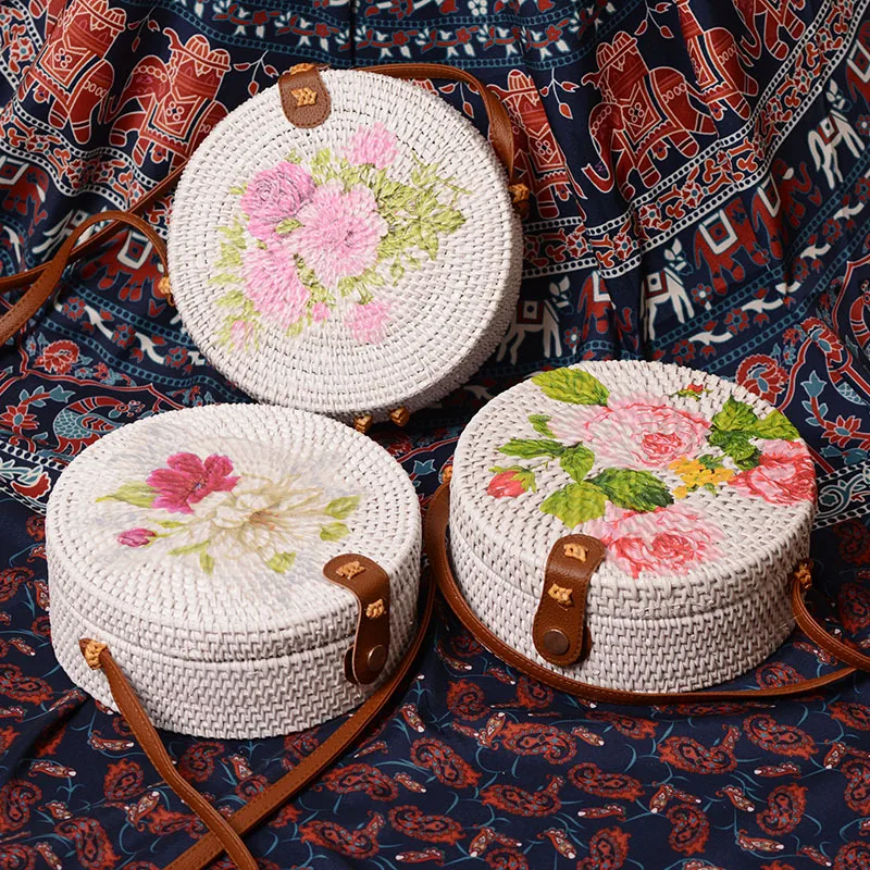 

Rattan women's shoulder bag ins leather buckle retro art handmade embroidered round straw bag PU shoulder strap summer beach bag