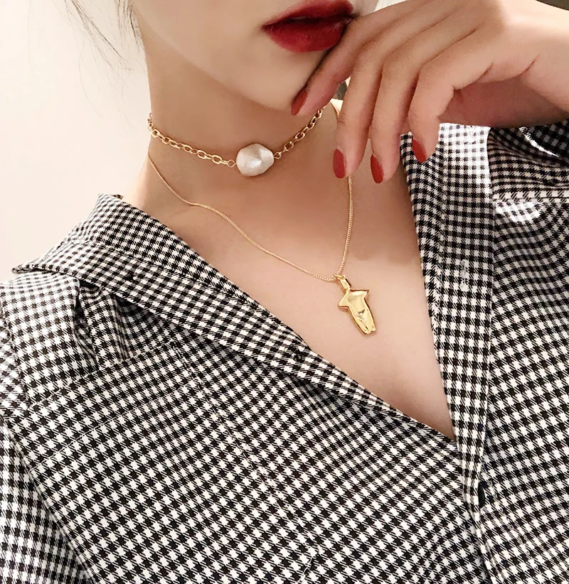 

Rongho New Women Irregular Pearl Choker necklace Gold Metal Model figure Pendant Necklace femme Bijoux 2019 Colliers