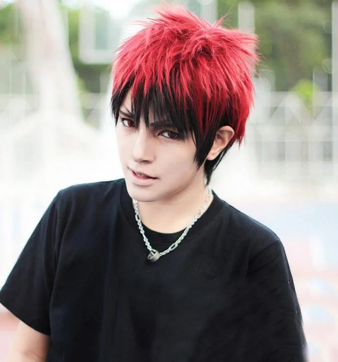 красно черные волосы парни. бордовые волосы у мужчин. мужская стрижка с красными волосами. мужская стрижка с красными волосами. сплит окрашивание волос у парней.