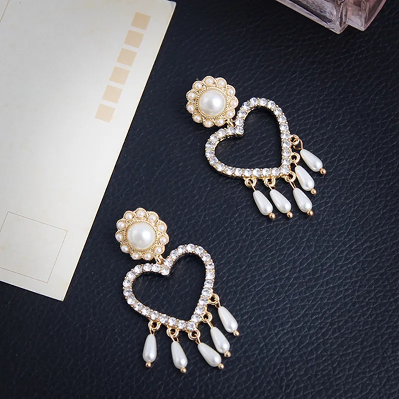 

Fashion Rhinestone Love Heart Charm Pearl Tassel Pendant Earrings for Women Korean Jewelry Drop Dangle Earring Brincos 5B4008