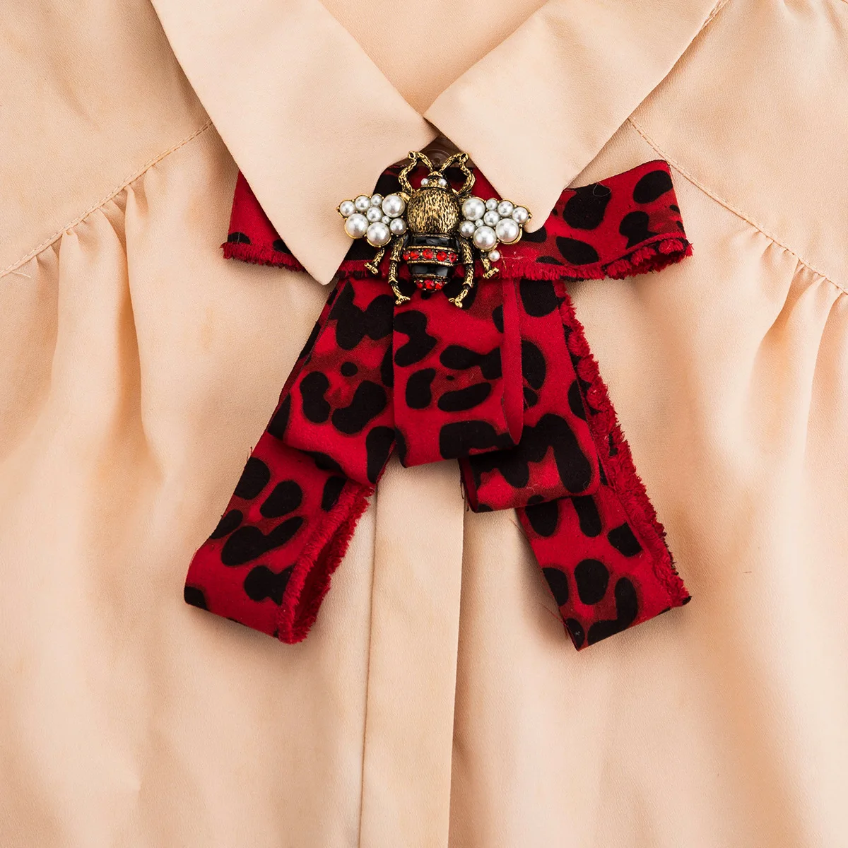 Сексуальный европейский винтажный жемчуг кристалл галстук-бабочка брошь высокого качества ткань с леопардовым принтом бабочки для женщин воротник шеи галстуки