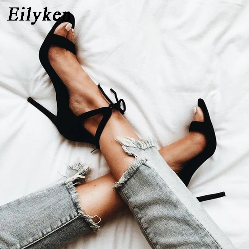 baratas Eilyken Rebanho PRETO Lace Up Sandálias Das Mulheres Sexy Open toed Partido Saltos Finos Capa Sandálias de Salto Sapatos tamanho 35 40