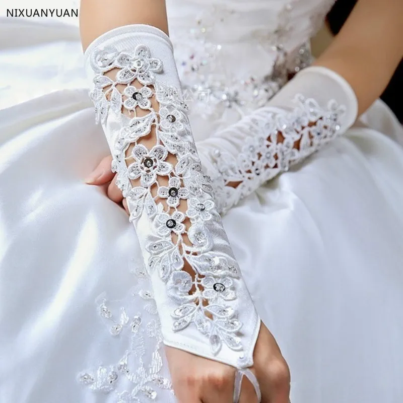 Бесплатная доставка белые свадебные перчатки 2019 атласные аппликации свадебные перчатки