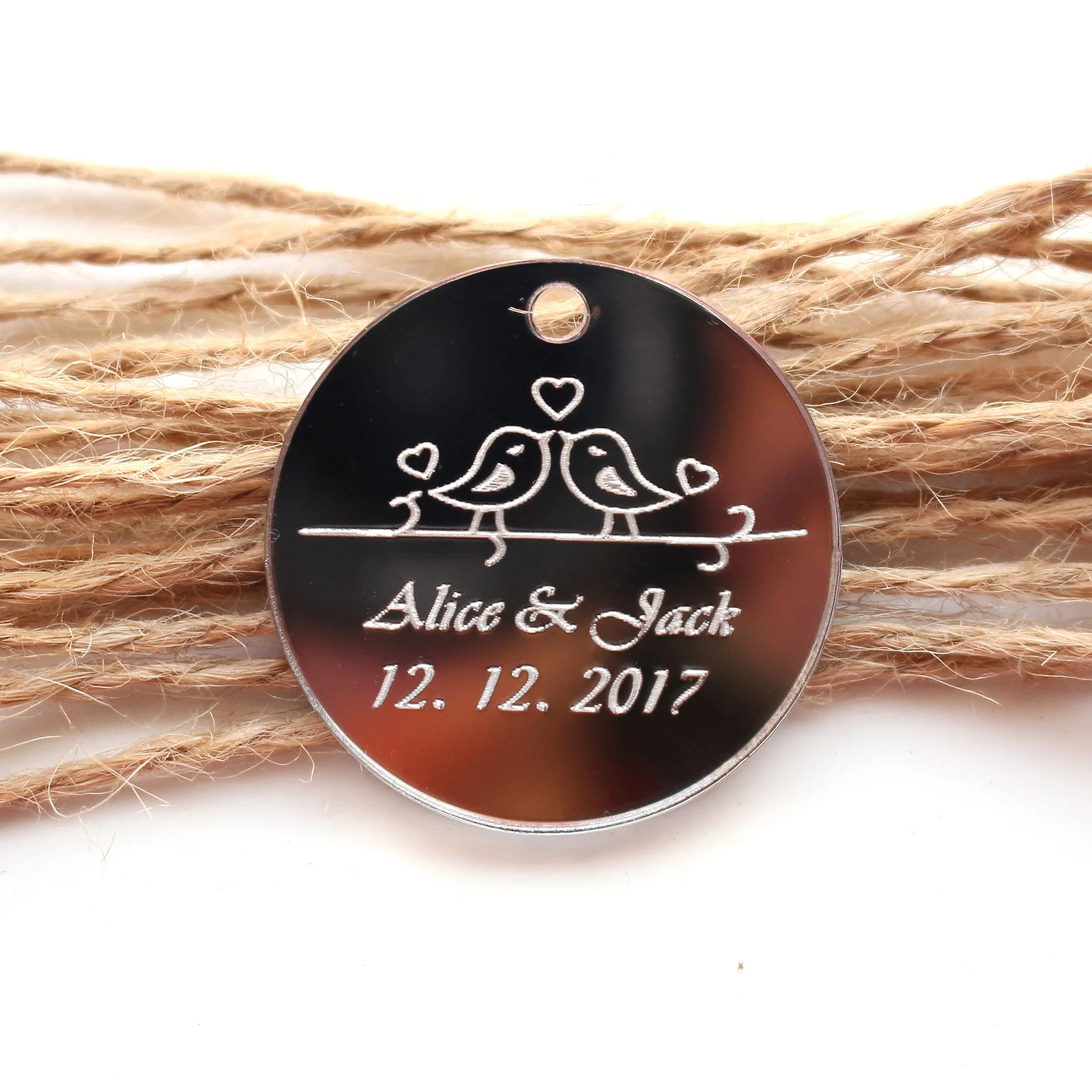 

100 * Personalized Engraved Anniversary Wine Charm Custom Love Bird Table Decor Label Wedding Engagement Round Favor Gifts Tags