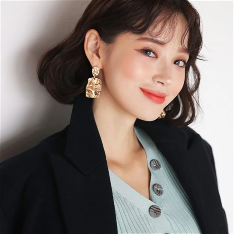 

HUANZHI 2019 New Korean Stylish S925 Silver Irregular Long Section Golden Metal Concise Stud Earring for Women Girls Party Gift