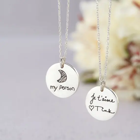 

Personality Nameplate Necklace Cursive Handwriting Necklace Round Engraved Name Necklace Stainless Steel Gold Silver Rose Gold J