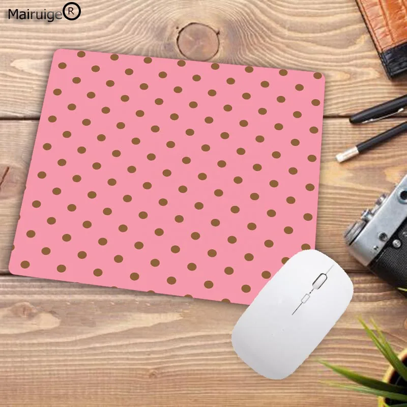 357pink-polka-dot-background-1920x-WTG200428728