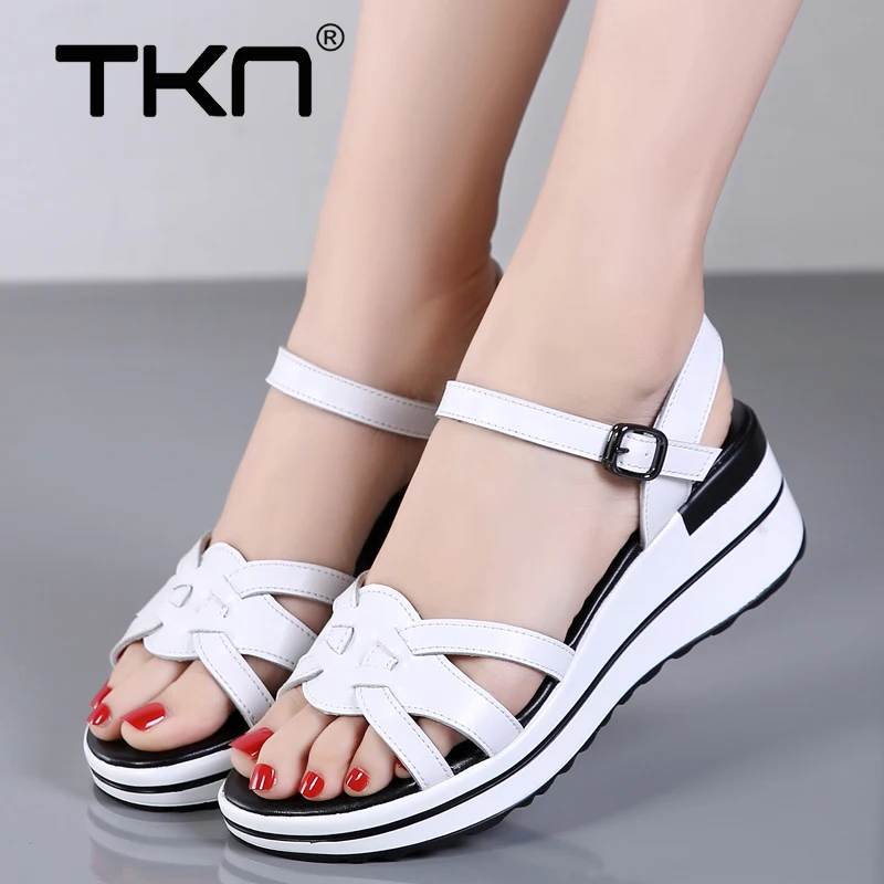 

TKN 2019 Summer women sandals black flat platform Sandals women wedge beach flip flops ladies flat heel gladiator sandals 3593