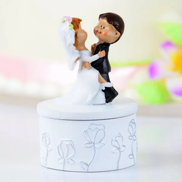 Фото Полимерные топперы для свадебного торта невесты и жениха. Коробка свадебных