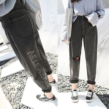 Синие джинсы для Для женщин модные простые письмо печати джинсы свободные Повседневное широкий Длина Штаны bf отверстие репа Штаны