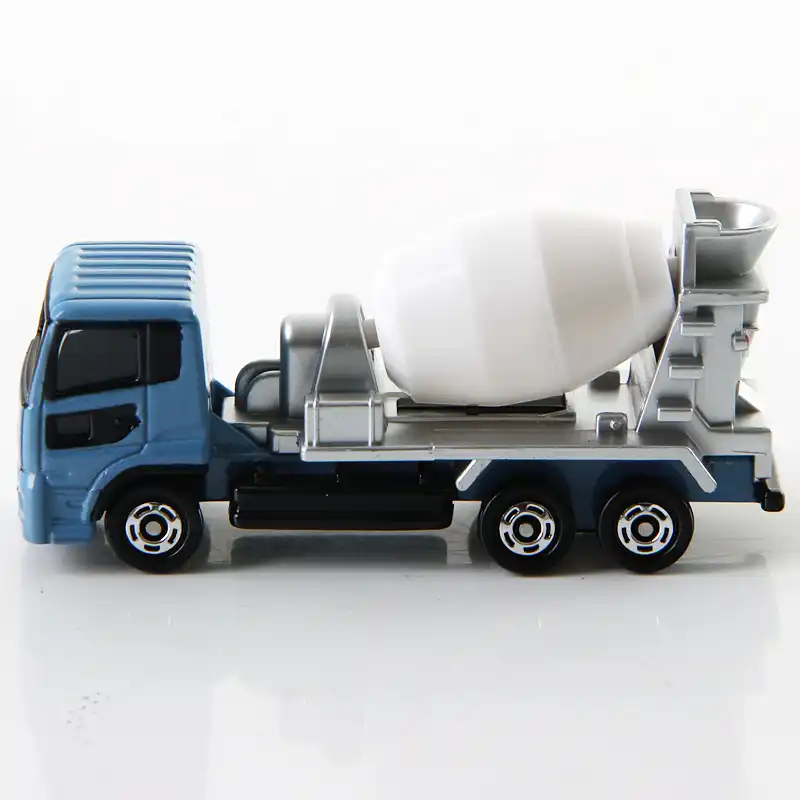 tomica nissan diesel