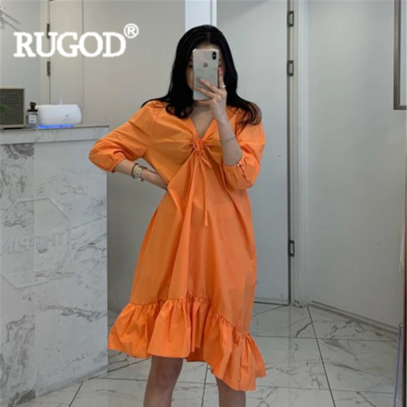 Женское свободное платье RUGOD однотонное до колена с оборками v образным вырезом и