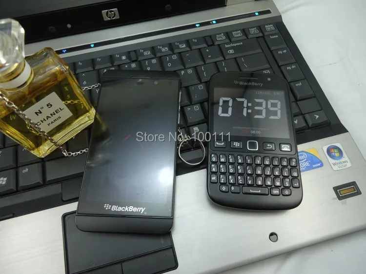 Мобильный телефон Blackberry 9720, Bluetooth, wifi, Qwerty клавиатура+ сенсорный экран wifi 5MP камера