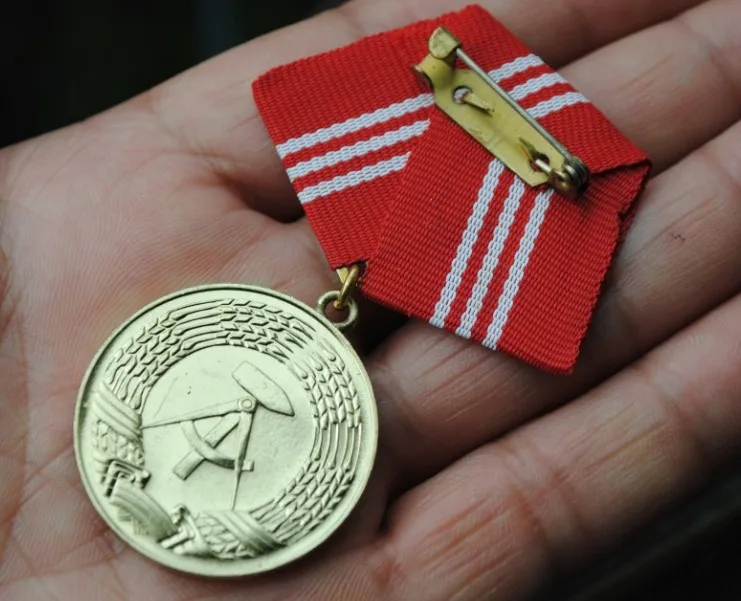 Золото класс Демократическая Республика Германия верный служебная Медаль Знак