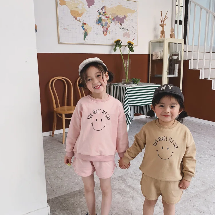 

2019 Spring New Korean Children Smiling Face Fleece Tops Baby Girls Loose Sweatshirt And Shorts Fleece Two Piece Sets