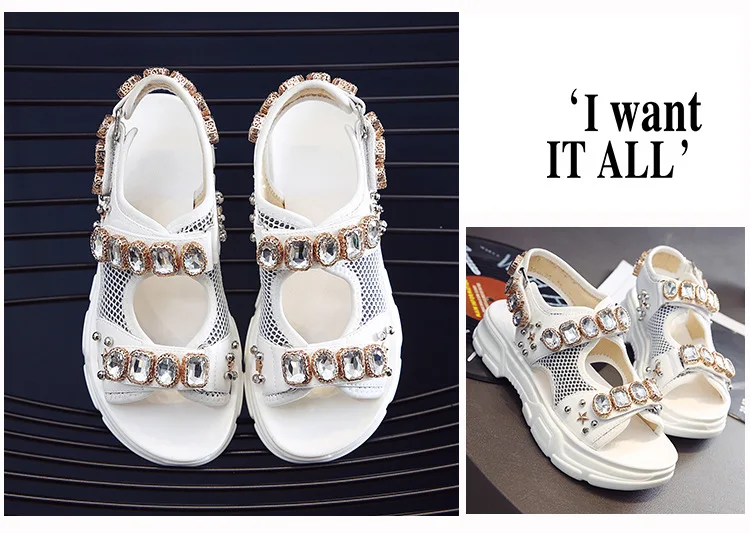 Обувь с кристаллами; женские мохнатые сандалии со стразами; sandalias mujer; коллекция года; брендовая Летняя обувь на танкетке; босоножки; белые туфли с заклепками