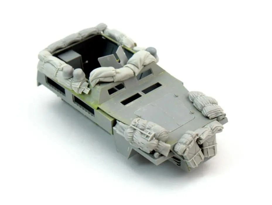 

1:35 Resin Figure Model Kit Unassambled Unpainted B147(NO CAR)