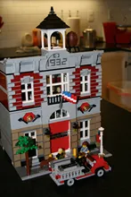 2016 New 2313Pcs Lepin 15004 City Street Creator Fire Brigade Model Building Kits Minifigure Blocks Bricks Bringuedos legeod