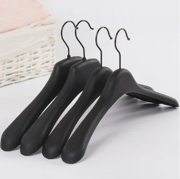 

Jetdio Black Thick Wide Shoulder Plastic Clothes Hanger for Coats Jacket and Fur (10 Pieces/ Lot )