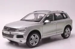 1:18 литья под давлением модели для Volkswagen VW Touareg 2010 Серебряный внедорожник сплав игрушечный автомобиль миниатюрный коллекция подарки T2