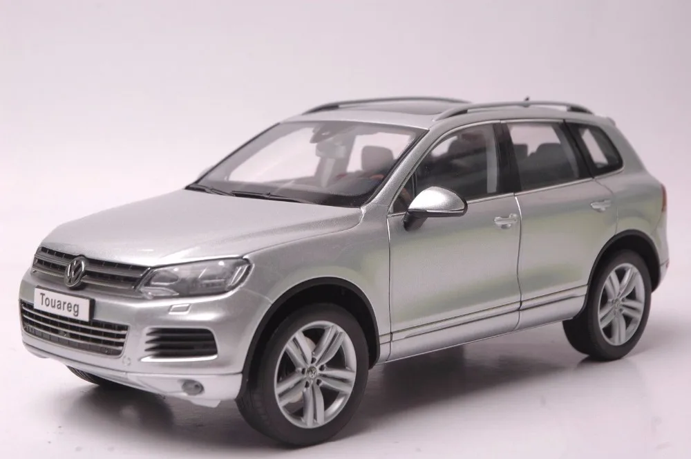 

1:18 Diecast Model for Volkswagen VW Touareg 2010 Silver SUV Alloy Toy Car Miniature Collection Gifts T2