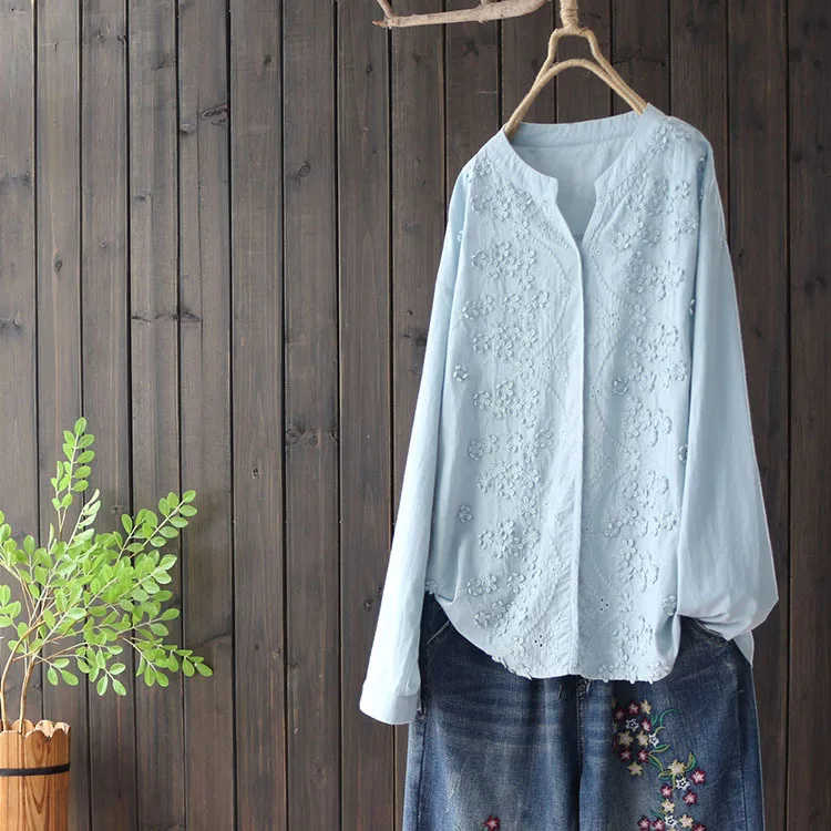 

2024 big size autumn women Japan style long sleeve solid stereoscopic flower embroidery V-Neck shirt top mori girl cotton loose