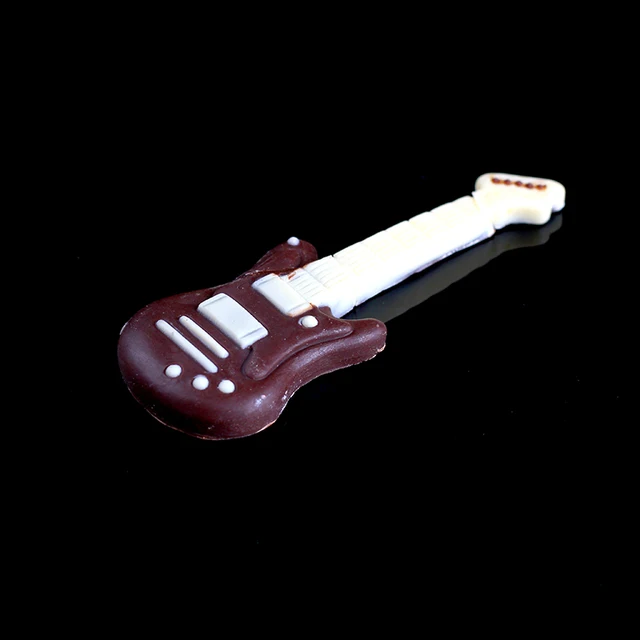 cake with guitar designs