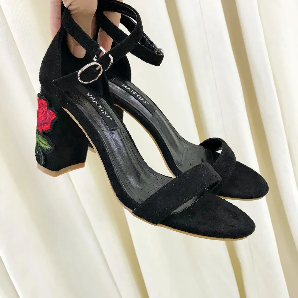 Замшевая женская обувь; босоножки с вышивкой; женские босоножки на высоком квадратном каблуке с ремешком на щиколотке; свадебные туфли с цветочным узором; zapatos mujer