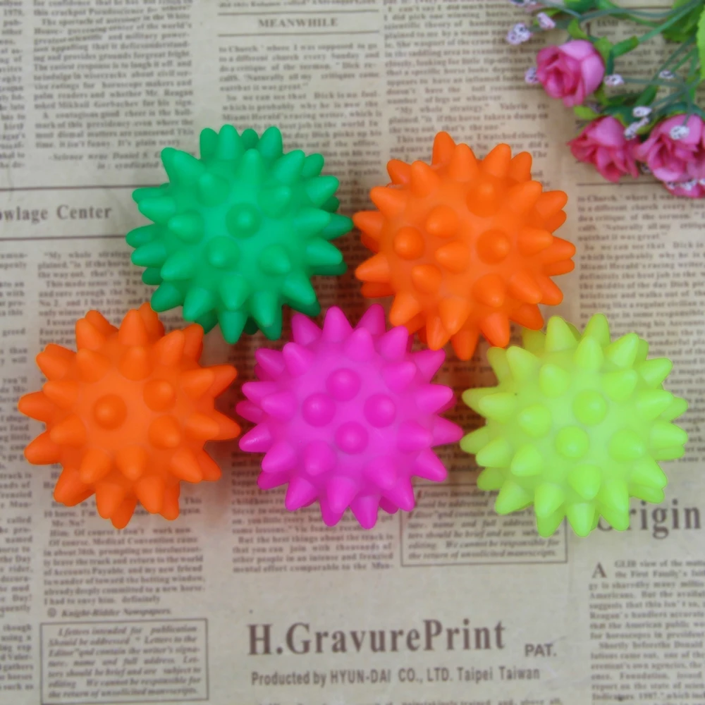 

1pc Beautiful New Rubber Ball Toy Dog Pet Fun Squeak Ball Biting Chewing Toys Drop Shipping Dog toys For Dogs