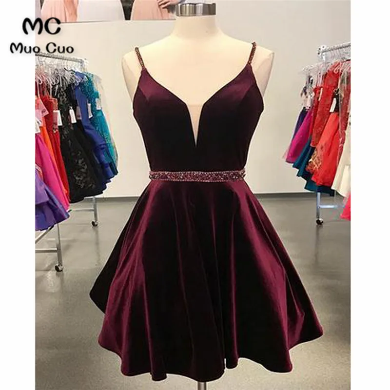 

2018 A-Line Burgundy Homecoming Dress Short Beaded Homecoming Graduation Dresses Deep V-Neck Spaghetti Straps Cocktail Dresses
