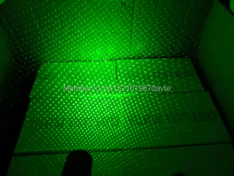 Queima de Fósforo Cigarros + Carregador + Presente Poderoso Lazer Militar 500 w 532nm Ponteiro Laser Verde Sos Lanterna Foco Queimar 500000 m 33 Esporte e Lazer