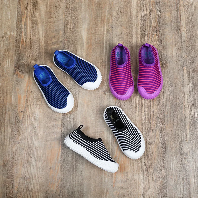Новая спортивная обувь в полоску для мальчиков и девочек Детские кроссовки дышащие кроссовки для бега размер 21-30 черный и синий