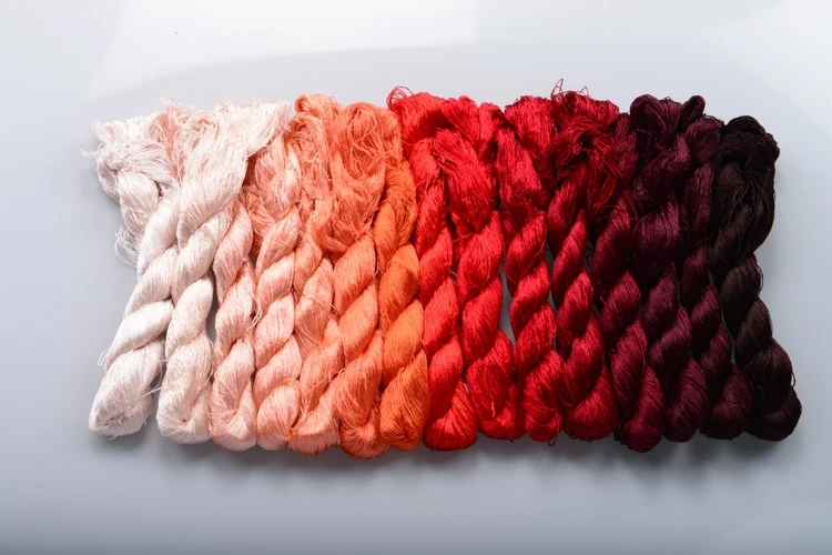 100MulberrySilkThreadForEmbroideryProfessional5Skeins5Colors