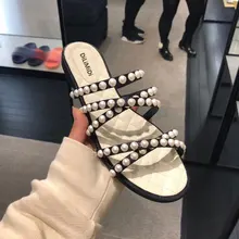 

2018 new cross sandals, pearl sandals, fashion, flip flops, toes, heels, slippers, flat bottomed women's shoes.