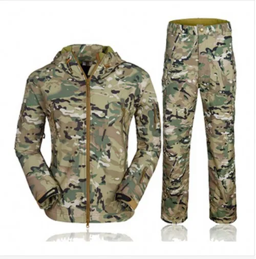 

Outdoor mountaineering shark skin soft shell charge camouflage clothes to keep warm hooded Waterproof windproof