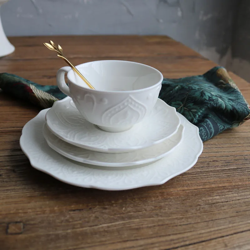 

Ceramic White Embossed Lotus Pattern Lace Plate Tea Cup&Saucer/Dessert Plate