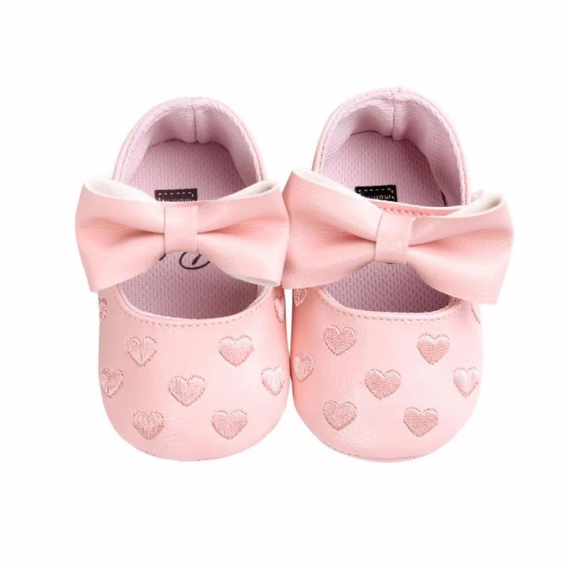 Обувь для новорожденных девочек кроватки кожа сердце узор детские бантом мягкая подошва тапочки для малышей обувь девочек