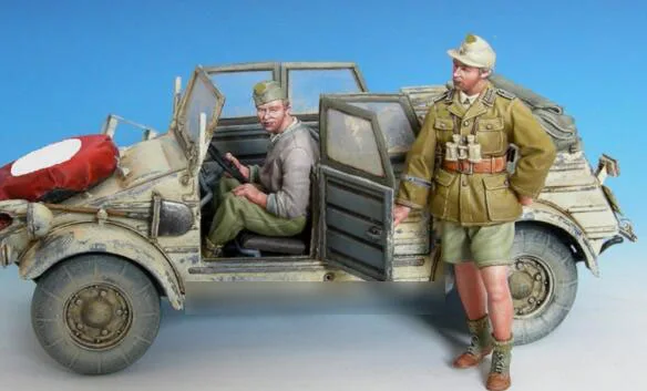 

1/35 Resin Figures German Soldiers in Africa 2pcs/set (no include car)