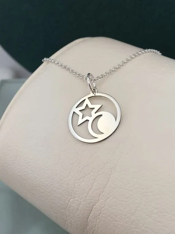 

Simple Star Moon and Sun in Circle Round Necklace Minimalist Geometric Galaxy Sailor Crescent Half Moon Eclipse Chain Necklaces