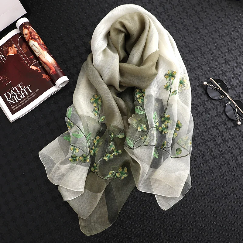 Beige green Весенняя новинка, женский шелковый шарф, ретро принт, шелк, Корейская версия, летняя шаль, вышивка, праздничный солнцезащитный шарф для девушек - Цвет: Beige green