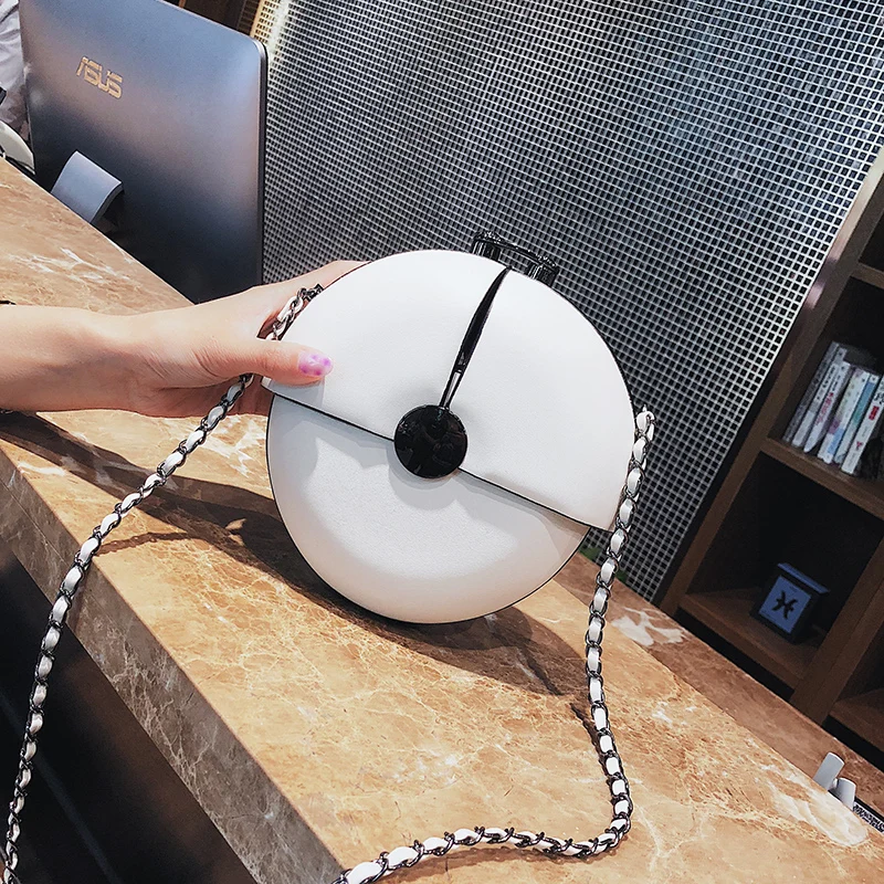 

Free shipping, 2019 new fashion woman handbags, round messenger bag, simple Korean version women bag, trend shoulder bag.