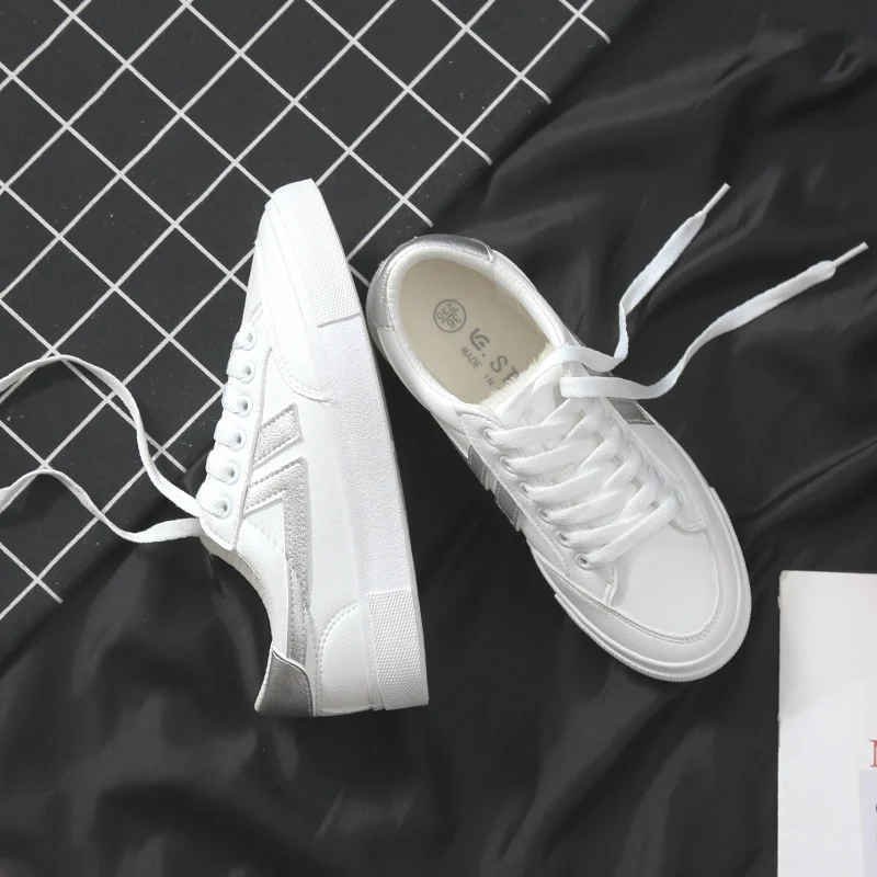 

Women Shoes WaterProof Winter Warm Fashion High Quality Outdoors Leather Casual Shoes Fur Soft insole girls Sneakers