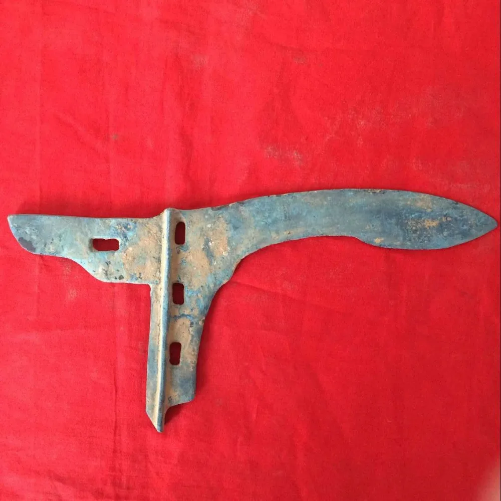 

antique The ancient Chinese bronze weapons bronze