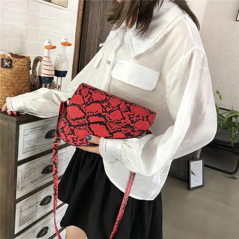 

Luxury Handbags Women Bags Snake Designer Bag Women Messenger Bags Vintage Small Crossbody Bags For Women 2019 bolsa feminina