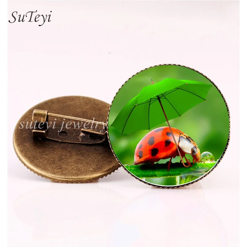 

SUTEYI New Style Beetle Art Picture Brooch Pins Insect Ladybug Ancient Bronze Brooches Round Glass Dome Jewelry For Children