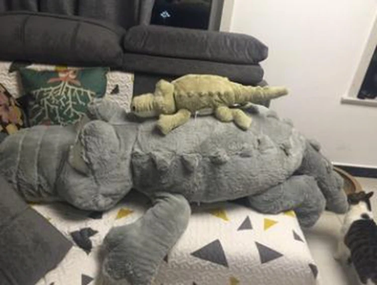 Dorimytrader Jumbo Cartoon Alligator Stuffed Toys Soft Plush Lovely Large Animal Crocodile Dolls Toy Pillow 79inch 200cm DY60174 (8)