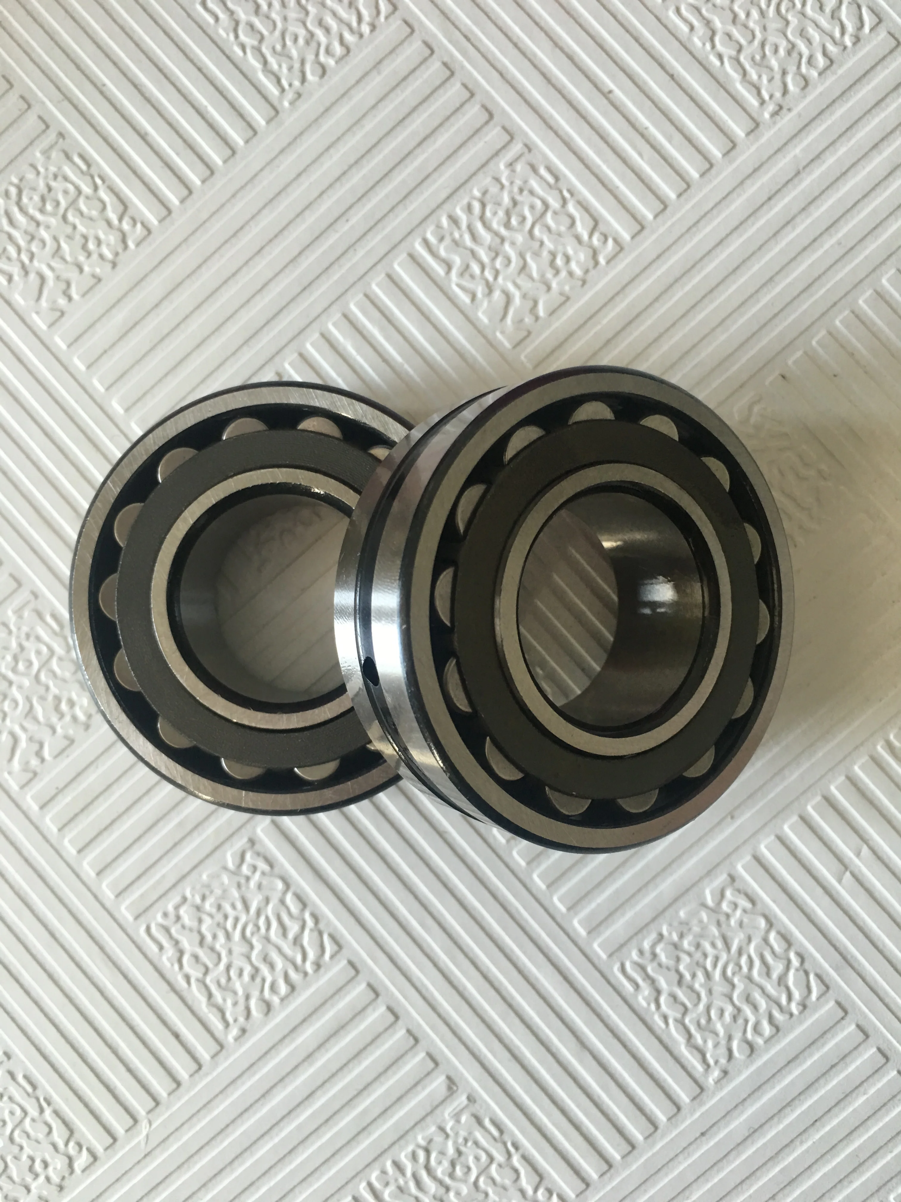 

Spherical Roller Bearings 22320 CA/C4W33 100X215X73mm annular grooves 3 injection hole C4 Symmetrical rollers brass cage