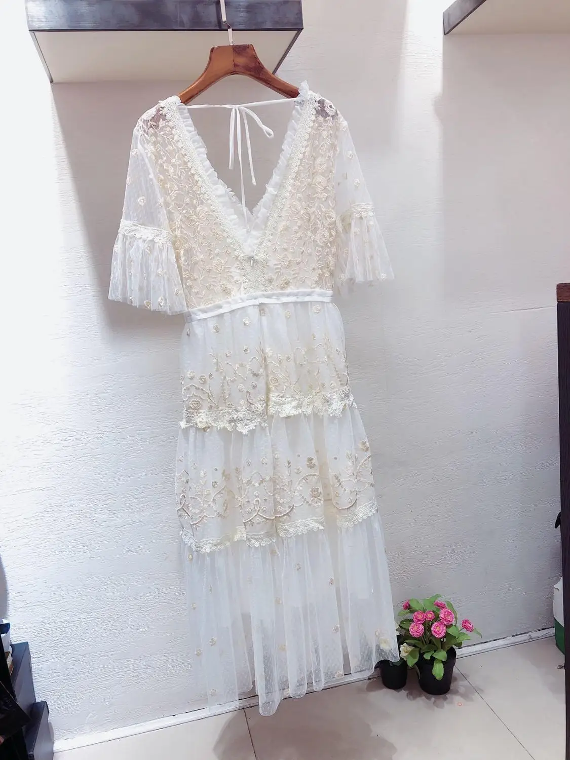 

2019 new ladies fashion sleeves double V-neck bow embroidered dress 0618